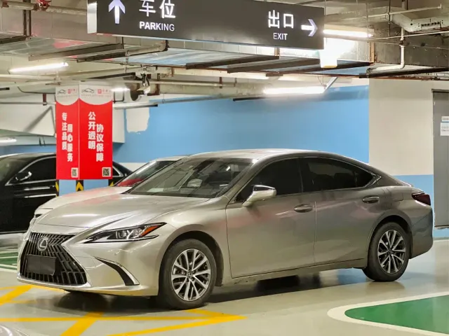 Фотография автомобиля — Lexus ES