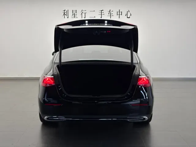Mercedes-Benz E-Class — Фото автомобиля 20
