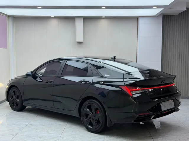 Hyundai Elantra — Фото автомобиля 6