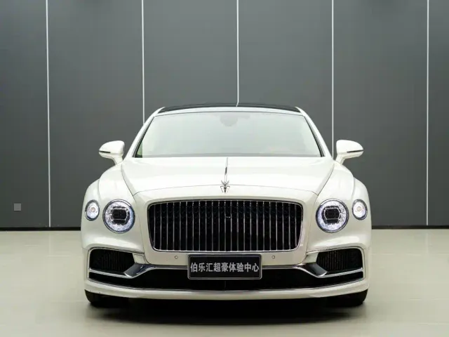 Bentley Flying Spur — Фото автомобиля 4