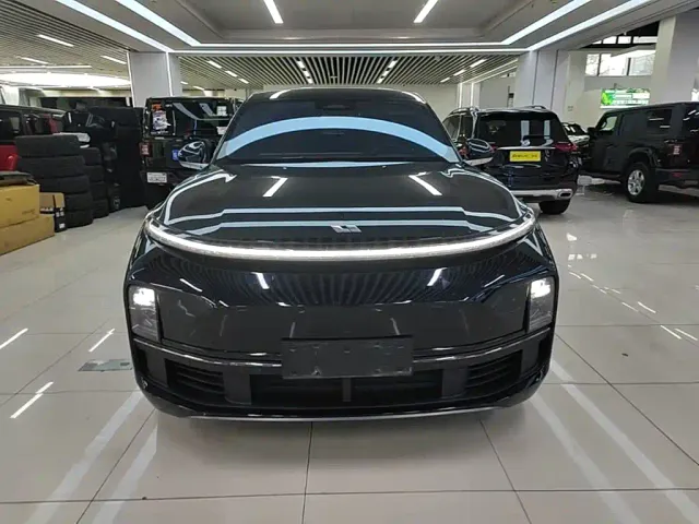 Li Auto L8 — Фото автомобиля 2