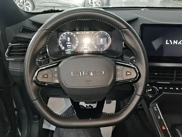 Lynk & Co 06 — Фото автомобиля 10