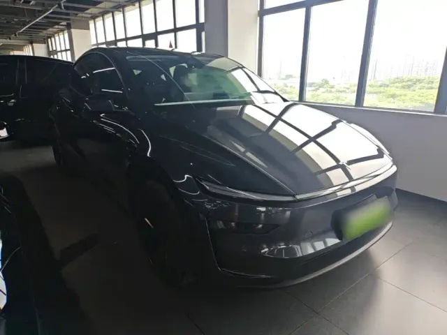 Tesla Model Y — Фото автомобиля 3
