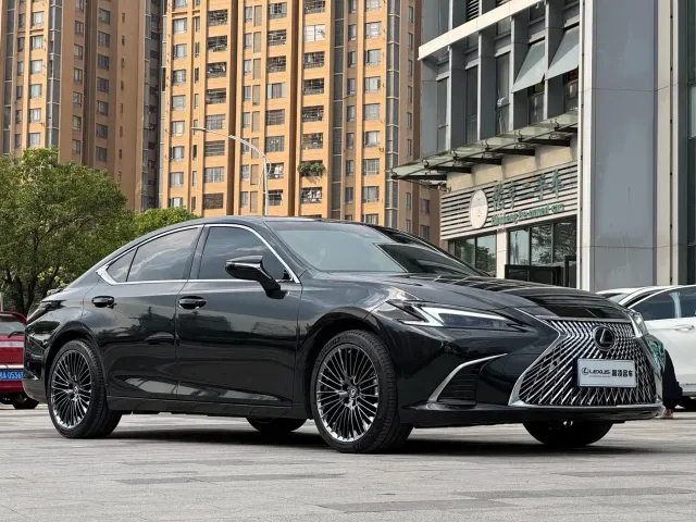 Lexus ES — Фото автомобиля 3