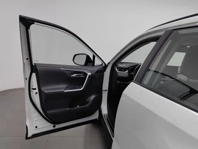 Toyota RAV4 — Фото автомобиля 8