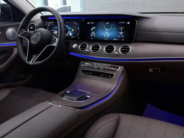 Mercedes-Benz E-Class — Фото автомобиля 8