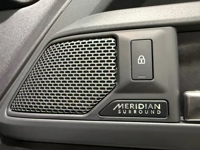 Land Rover Defender — Фото автомобиля 22