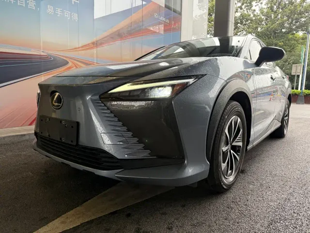 Lexus RZ — Фото автомобиля 13