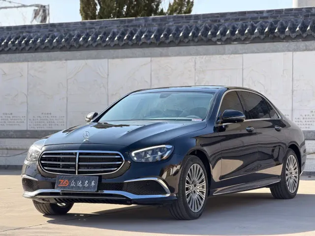 Фотография автомобиля — Mercedes-Benz E-Class