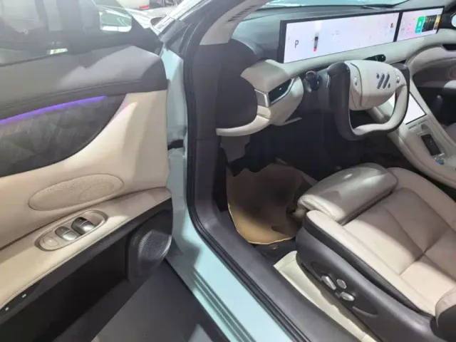 IM Motors LS6 — Фото автомобиля 15