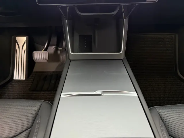 Tesla Model Y — Фото автомобиля 15
