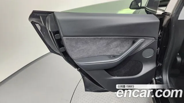 Tesla Model Y — Фото автомобиля 14