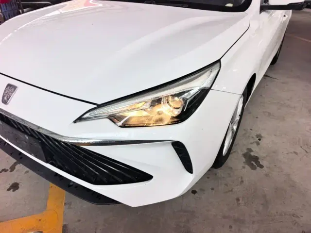 Roewe i5 — Фото автомобиля 23