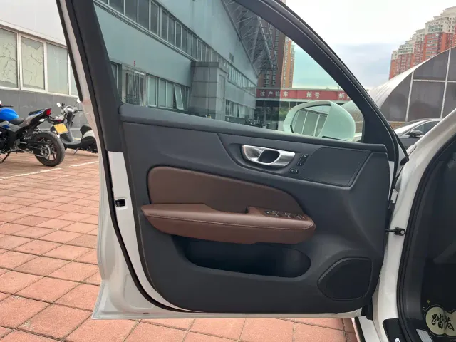 Volvo S60 — Фото автомобиля 8