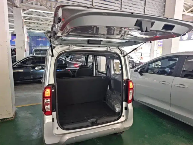 Wuling Zhiguang NEV — Фото автомобиля 18