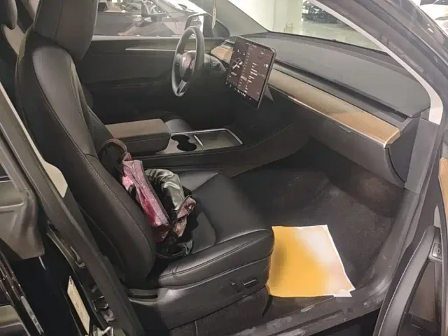 Tesla Model Y — Фото автомобиля 24