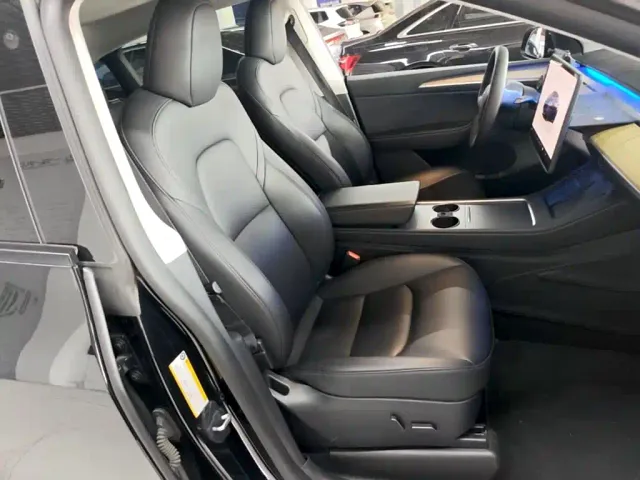 Tesla Model Y — Фото автомобиля 24