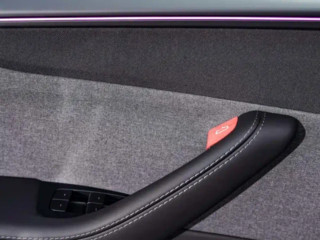 Tesla Model Y — Фото автомобиля 27