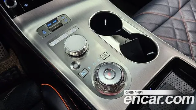 Genesis GV70 — Фото автомобиля 12