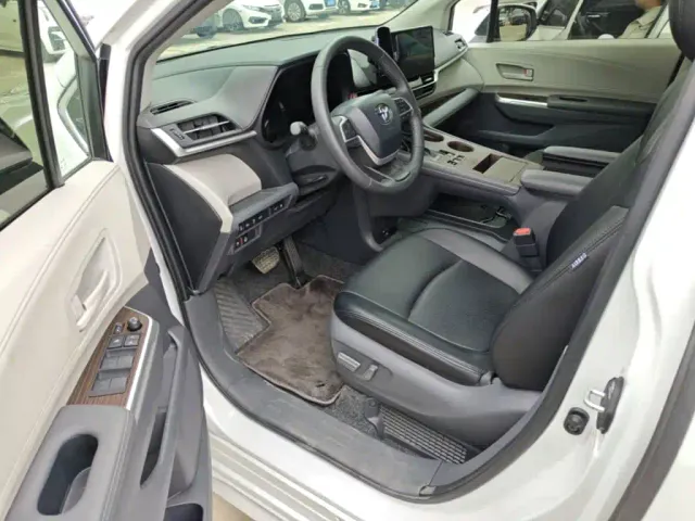 Toyota Sienna — Фото автомобиля 15