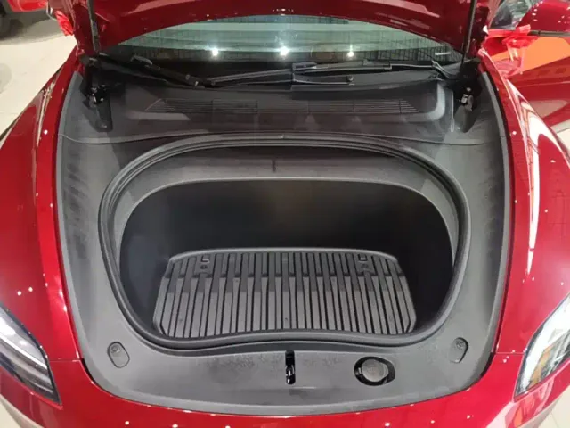 Tesla Model 3 — Фото автомобиля 19