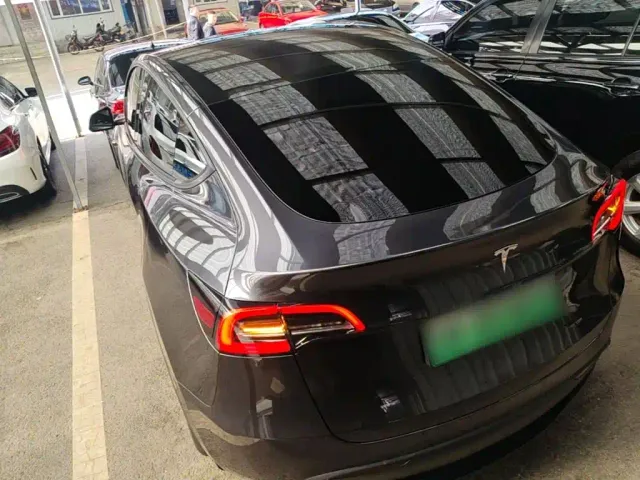 Tesla Model Y — Фото автомобиля 4