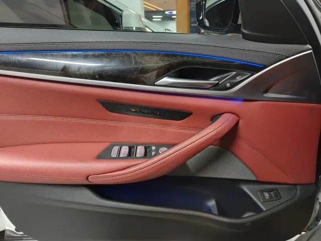 BMW 5 Series — Фото автомобиля 5