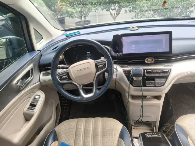 Roewe iMAX8 — Фото автомобиля 11