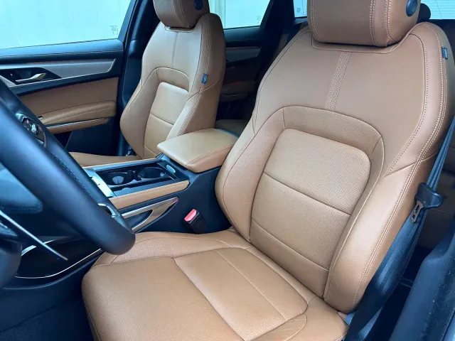 Jaguar F-Pace — Фото автомобиля 8
