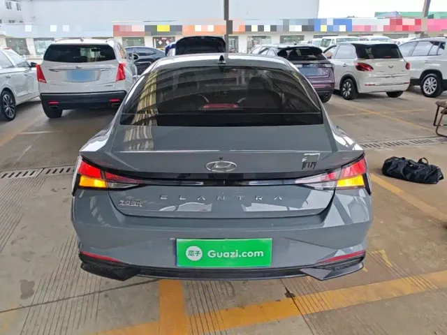 Hyundai Elantra — Фото автомобиля 5