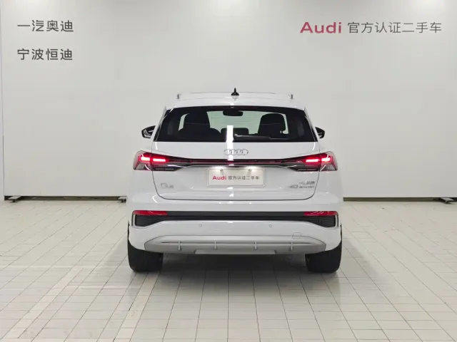 Audi Q4 e-tron — Фото автомобиля 5