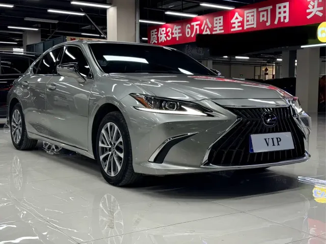 Lexus ES — Фото автомобиля 3