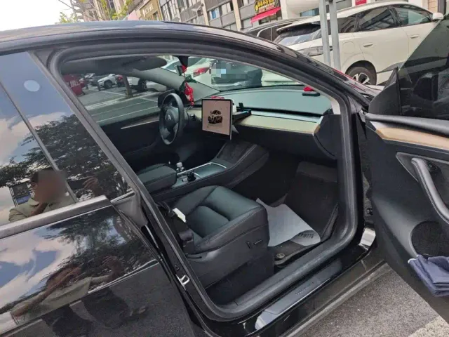 Tesla Model Y — Фото автомобиля 19
