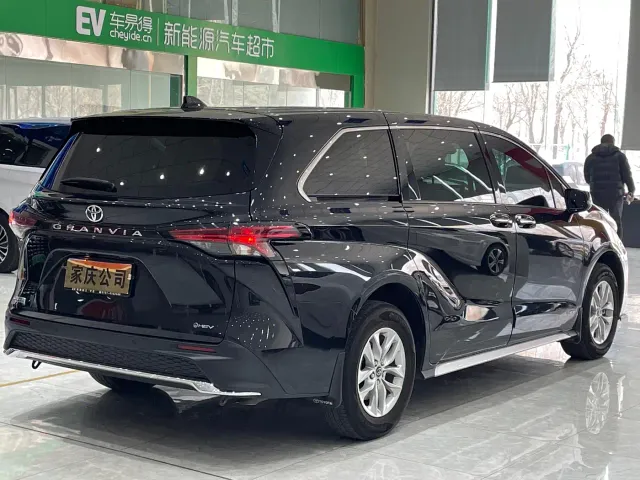 Toyota Granvia — Фото автомобиля 8