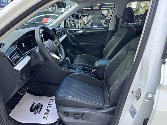 Volkswagen Tiguan L — Фото автомобиля 4