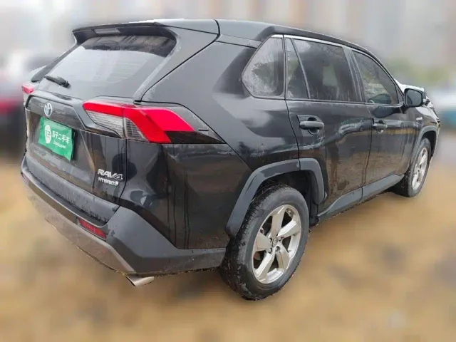 Toyota RAV4 — Фото автомобиля 4