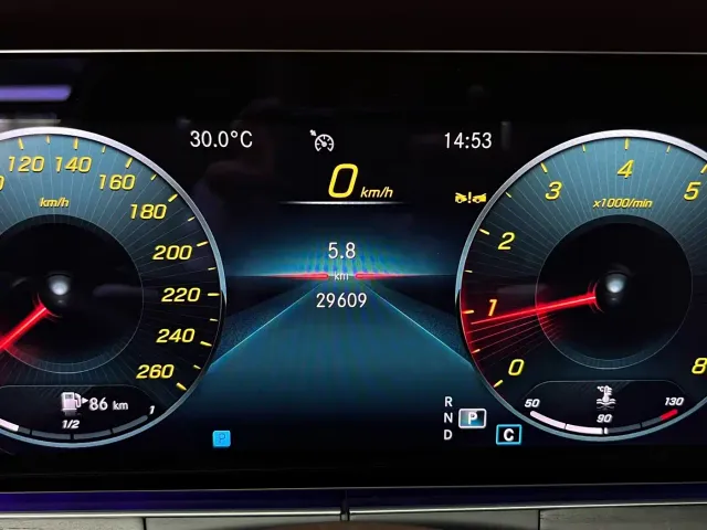 Mercedes-Benz E-Class — Фото автомобиля 16