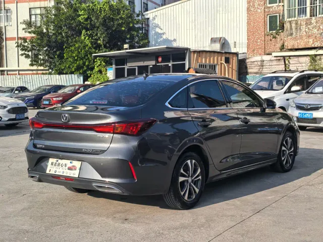 Changan Eado — Фото автомобиля 4