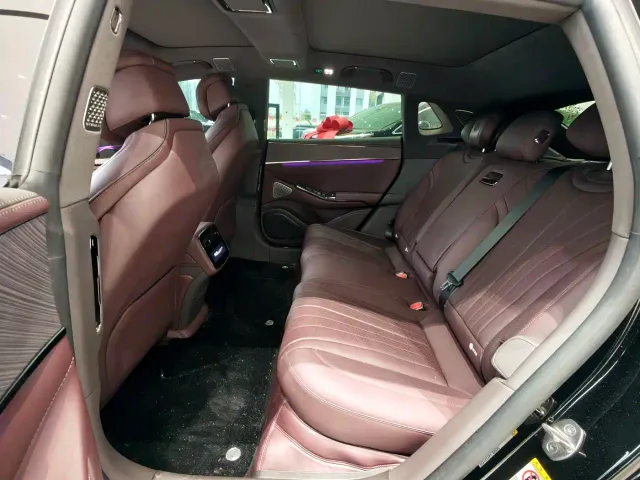 Denza Z9GT — Фото автомобиля 11