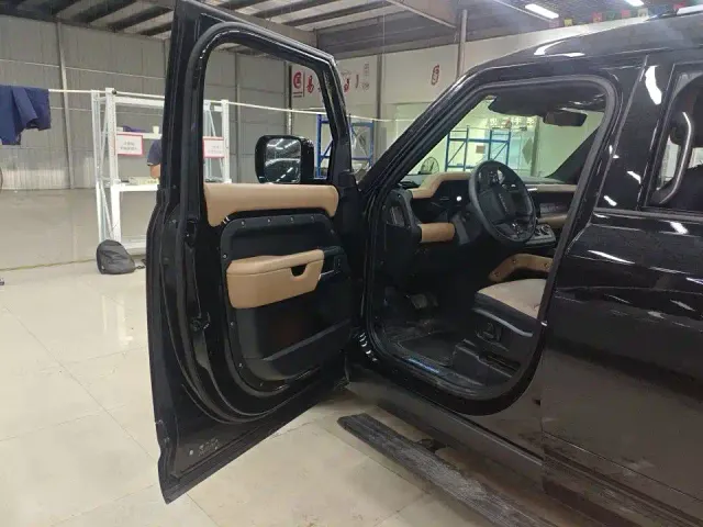Land Rover Defender — Фото автомобиля 3