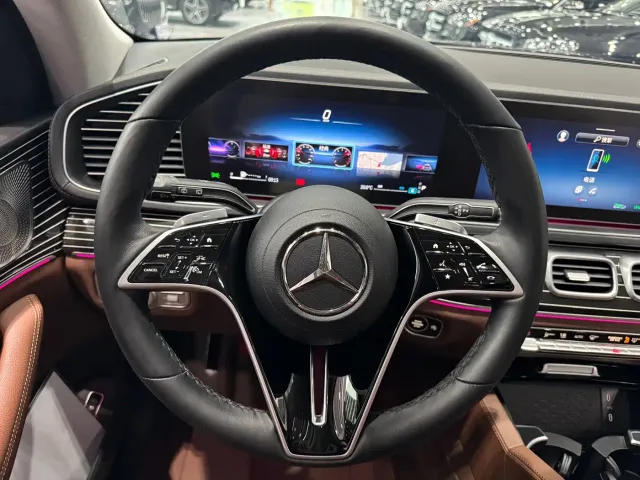 Mercedes-Benz GLS-Class — Фото автомобиля 11