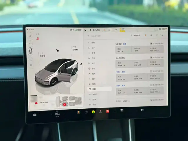 Tesla Model Y L — Фото автомобиля 7