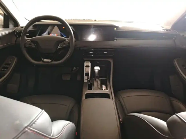 Roewe i5 — Фото автомобиля 9