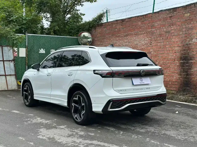 Volkswagen Tiguan L — Фото автомобиля 9