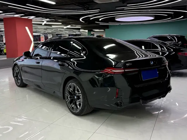 BMW 5 Series — Фото автомобиля 6
