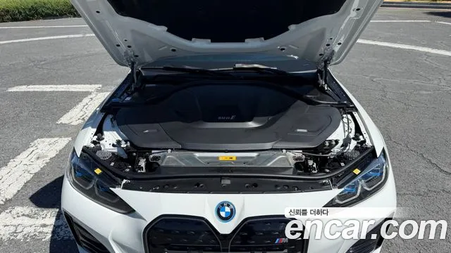 BMW i4 — Фото автомобиля 6