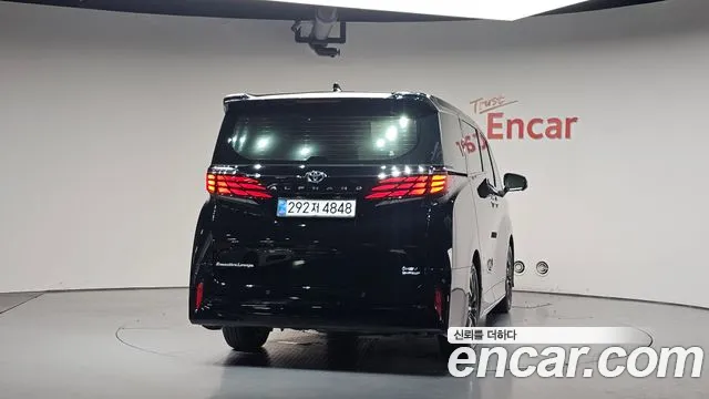 Toyota Alphard — Фото автомобиля 4
