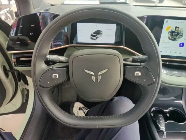 Hongqi EH7 — Фото автомобиля 10