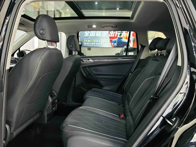 Volkswagen Tiguan L — Фото автомобиля 24