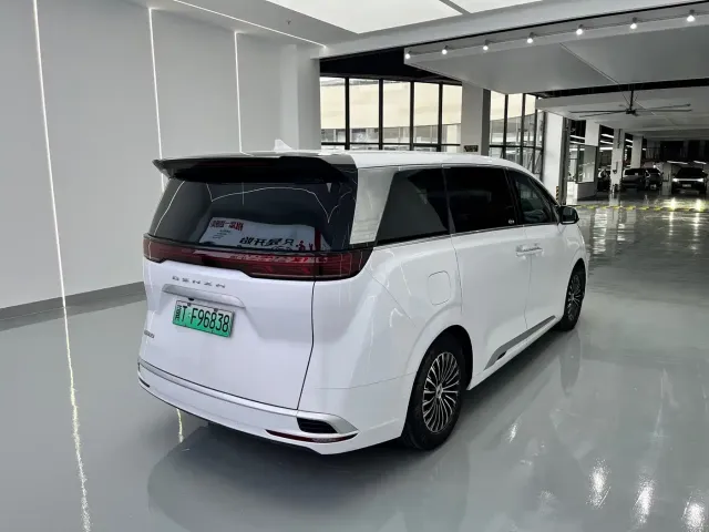 Denza Denza D9 2022 DM-i 970 AWD Flagship — Фото автомобиля 12